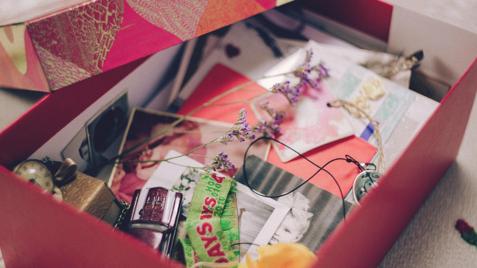 Creating a Memory Box for Christmas: A Family Activity 